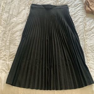 PLEATED MAXI SKIRT 🤍